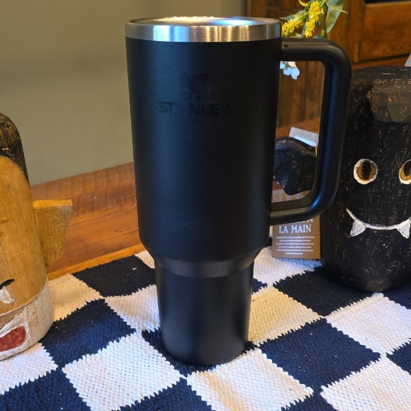 Stanley Matte Black Travel Mug with Handle - Picture 5 of 10